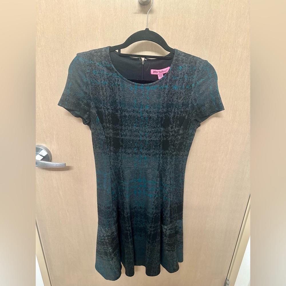 Stretchy Betsey Johnson Size 4 Blue Sheath Dress Short Sleeve Crew Neck